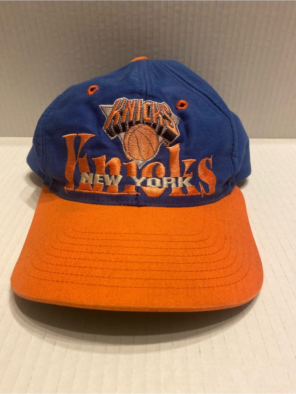 Mens 1990 vintage New York Knicks snap back # 797 of 2000